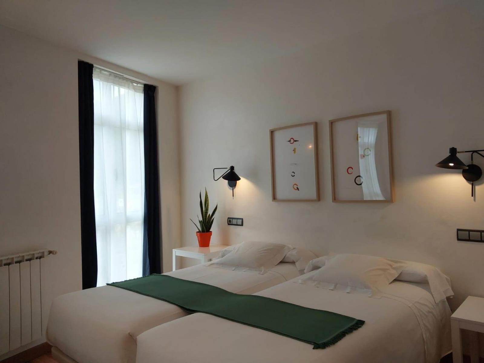 Hotel Nochendi Onís Extérieur photo