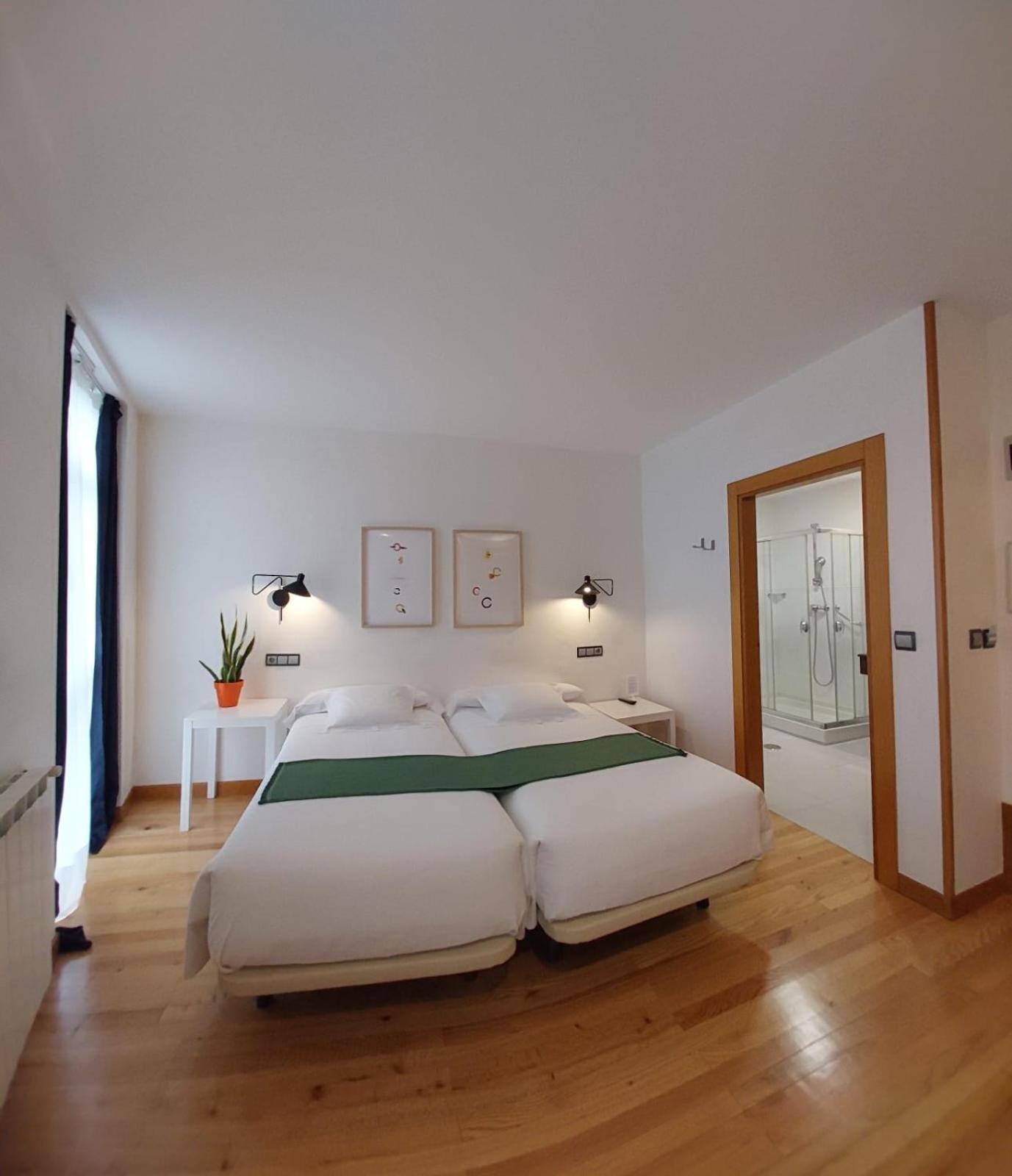 Hotel Nochendi Onís Extérieur photo