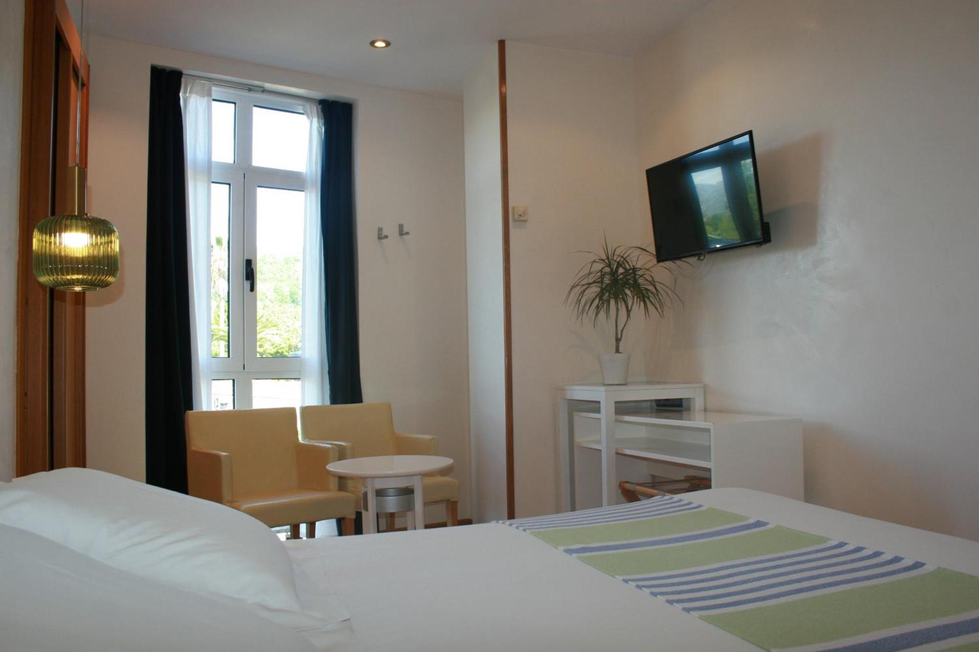 Hotel Nochendi Onís Extérieur photo