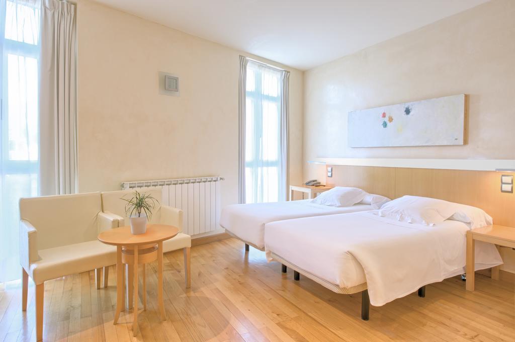 Hotel Nochendi Onís Extérieur photo