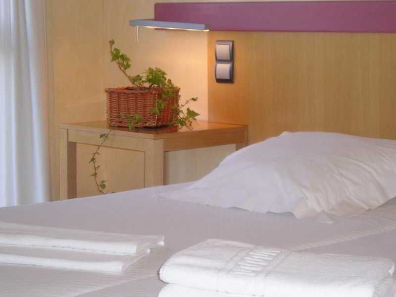 Hotel Nochendi Onís Extérieur photo