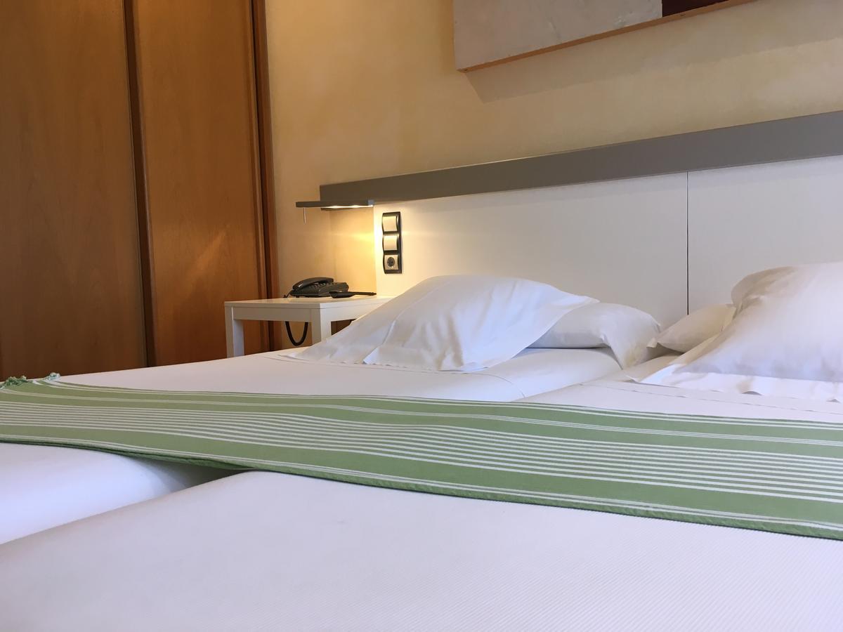 Hotel Nochendi Onís Extérieur photo