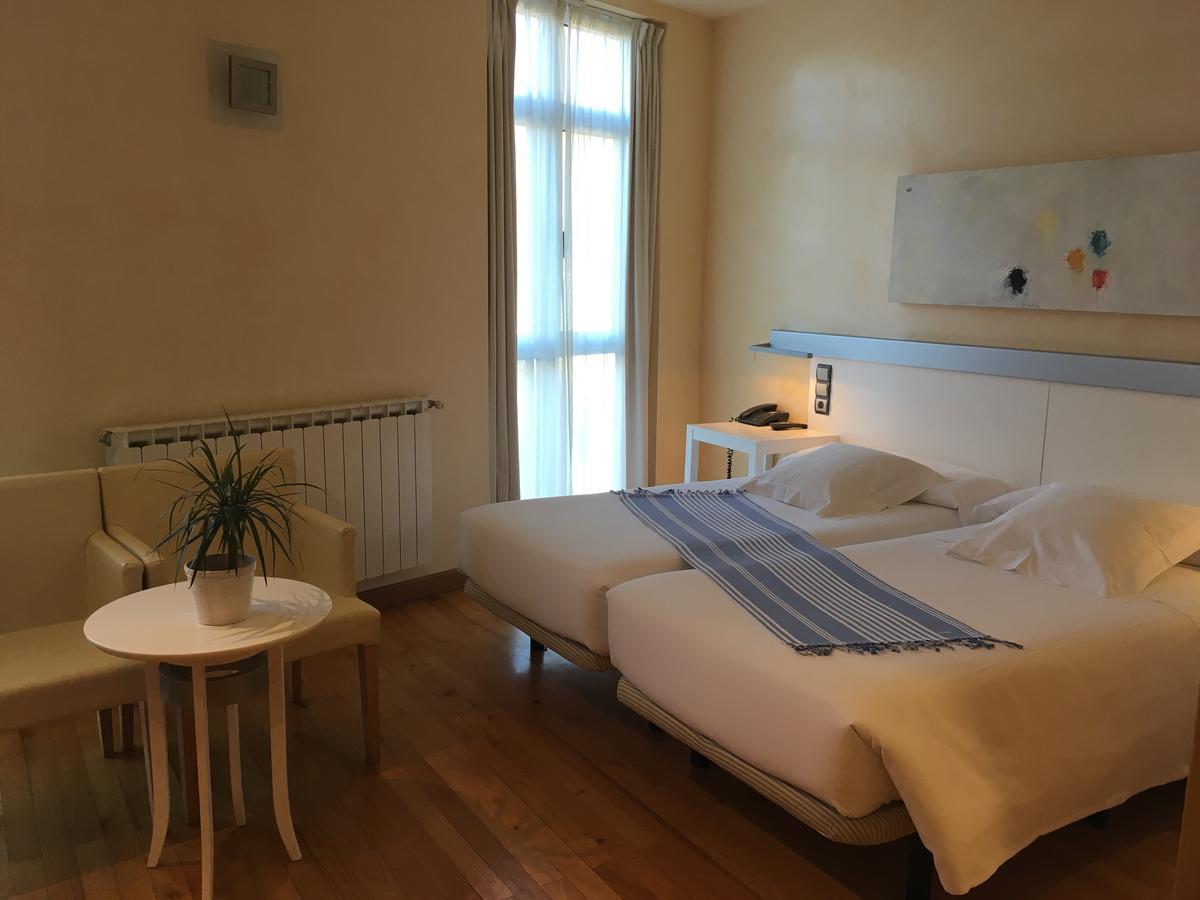 Hotel Nochendi Onís Extérieur photo