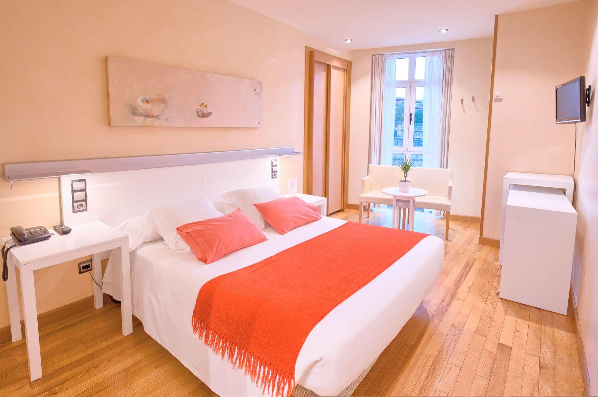 Hotel Nochendi Onís Extérieur photo